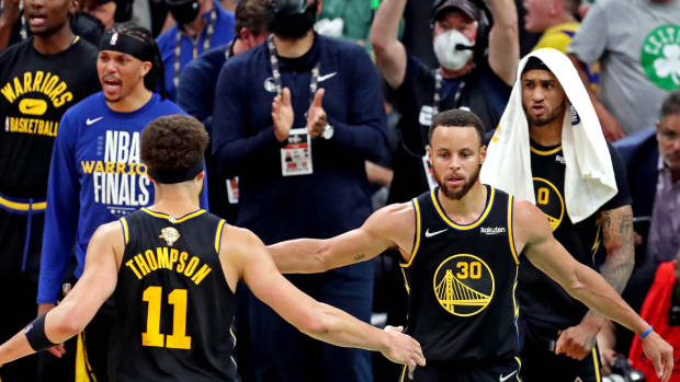 Klay Thompson Gushes Over Stephen Curry's 40-Point Explosion: "I'm Mesmerized Just Like The Rest Of The Crowd Was."