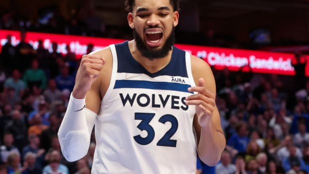 Eddie Johnson Praises Karl-Anthony Towns' Championship Or Bust Mindset: "Put Pressure On The Guys On His Team To Show Up In Shape, To Stay Focused, And To Believe"