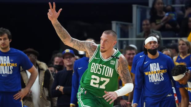 Daniel Theis Roasts Marcus Smart After He Claimed Theis Can't Beat Him In Any Card Game: "The Last Time We All Played UNO On The Plane You Quit And Left The Table."