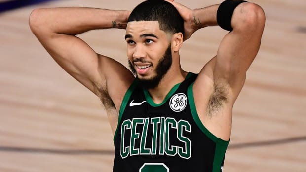 Jayson Tatum Laughs After NBA Fan Mocks Him With His Phone Message: “Steph Curry Is Your Daddy”