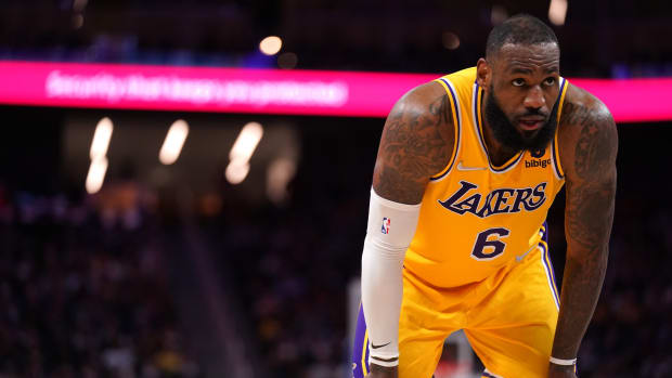 Lakers Coach Darvin Praises LeBron James: "None Like Him Before Him, None After Him. He’s Showing These Kids How To Really Get It Done, In Such A Classy Way And Such A Real Way."