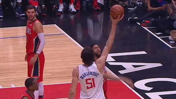 Boban Marjanovic came to the rescue during Rockets-Pelicans game