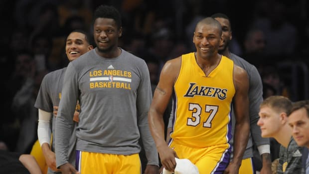 Metta Sandiford-Artest's Hilarious Explanation Of The Triangle Offense: "Get Out The Way, You Figure It Out."
