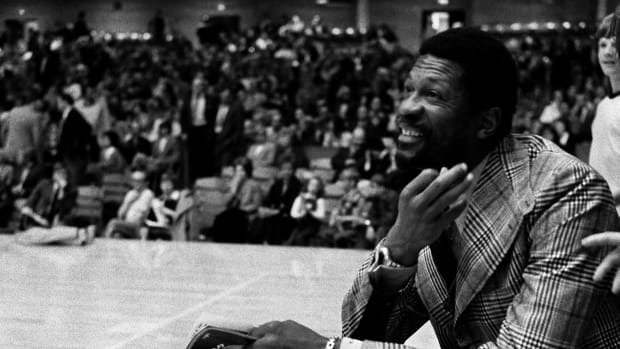 Kenny Smith Shared Hilarious Story Of When Bill Russell Was The Coach Of The Sacramento Kings: "I'm Trying To Trade Them But Nobody Wants Them"
