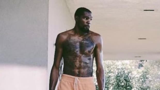 Kevin Durant Looks Absolutely Jacked In Recent Viral Pictures