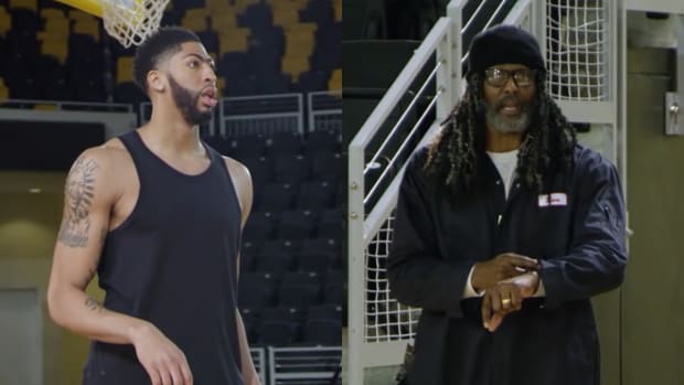 Karl Malone Goes Undercover And Pranked Anthony Davis Who Was Shocked And Couldn't Believe What's Happened On The Court: "He Looks Back Around Like Where This F***ing Dude Go"
