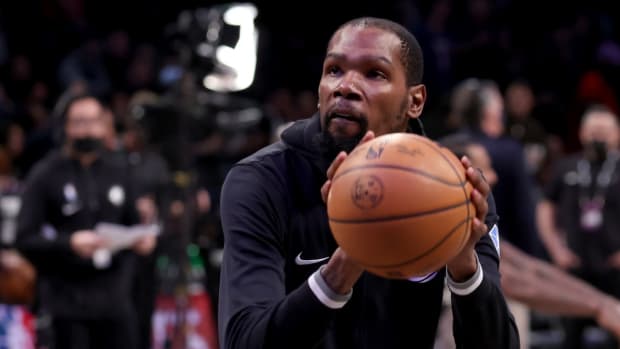 Kevin Durant’s Current Deal Has The Most Aggressive Early Payment Plan In NBA History: “Half Of $42 Million In The First Year”