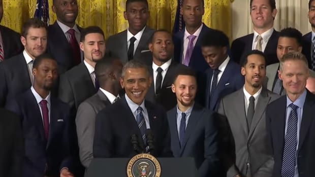 Barack Obama Roasted The Golden State Warriors At The White House In 2015: “It Is Rare To Be In The Presence Of Guys From The Greatest Team In NBA History… We’ve Got One Of Those Players In The House, Steve Kerr From The 1995-96 Chicago Bulls.”