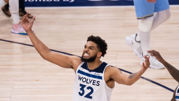 Karl-Anthony Towns Jokingly Supports NBA 2K Streamer For Exposing Ronnie 2K's Control Of Game Servers: "The NBA 2K Community Deserved To Know This!"
