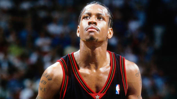 Allen Iverson Lost A 1-On-1 Against A Rapper And Refused To Pay Him $10,000: "He Started Beating Me Up, Fouling Every Time... Hell If I Was About To Pay Him."