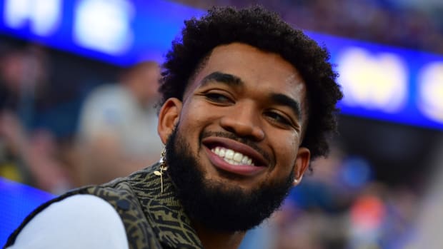 Karl-Anthony Towns Goes Viral After Picking Up Huge Bar Tab: "Man That Pen Work Good This Summer"