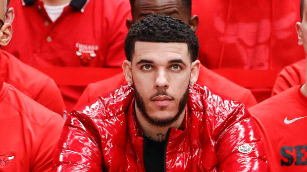 Lonzo Ball Opens Up On His Knee Injury, Says He Can't Run Or Jump: "This Is Something I've Never Dealt With."