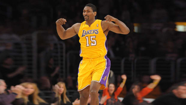 Metta Sandiford-Artest Shot His Shot With One Reporter Asking If He Was In Shape: "If I Showed You My Abs Right Now, You'd Probably Leave Your Husband"