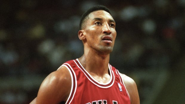 Scottie Pippen Revealed How Jerry Krause Was The Only GM Who Didn't Decline To Check Him In Arkansas: "You Should Come See This Kid. He's Got A Real Future. No Thanks, Every General Manager Decided."
