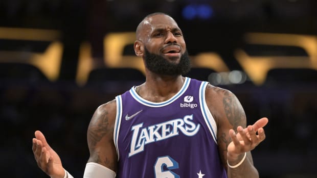 Lakers Fans Are Pissed Off After ESPN Projects Only 36 Wins In The 2022-23 NBA Season