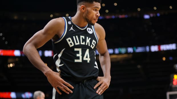 Los Angeles Clippers Troll Giannis Antetokounmpo Over Ladder Fiasco