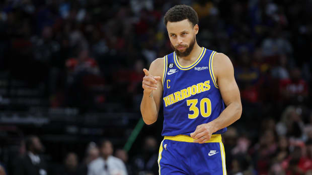 NBA Fans React To Clutch Stephen Curry Shot In Warriors Win Over Rockets: "Steph Is Crazy Good"