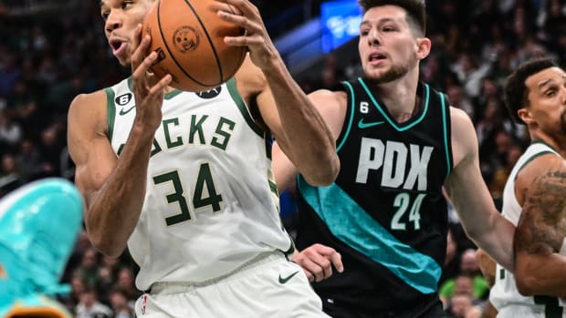 Giannis Antetokounmpo Enjoys When He Gets Hard Hits From His Opponents: "I Feel No Pain"