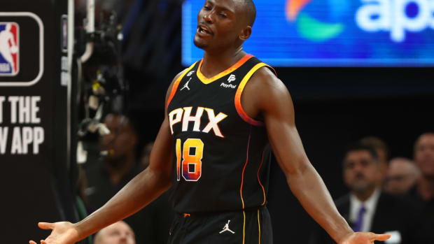 "Bismack Biyombo traveled from Phoenix to the Democratic Republic of the Congo" LeBron James And NBA Fans' Funny Reaction To Suns' Center
