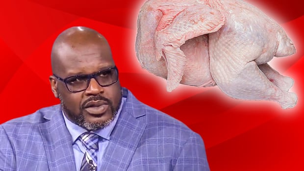 A TNT Worker Threw A Raw Turkey At Shaquille O'Neal Who Stared At Him With An Angry Look