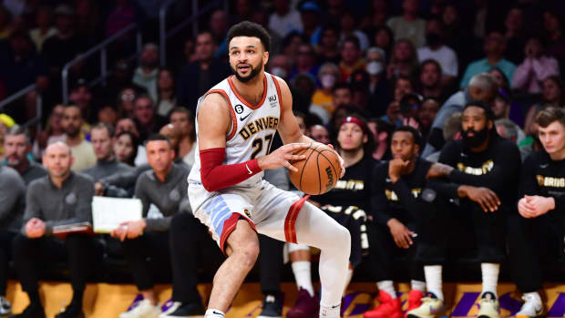 Lakers Make A Promise To Wait For The Fans Before Unveiling Their Banner:  “A Championship Belongs To The Team, It Belongs To The Players, It Belongs  To The Fans.” - Fadeaway World