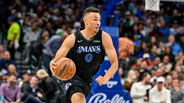 Mavericks' Dante Exum Saves The Ball In Dennis Rodman Style