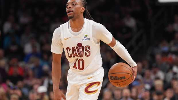 Phoenix, Arizona, USA; Cleveland Cavaliers guard Darius Garland (10) dribbles against the Phoenix Suns during the first half at Footprint Center. Mandatory Credit: Joe Camporeale-Imagn Images