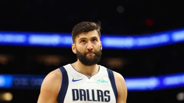 Dallas Mavericks forward Maxi Kleber (42) against the Phoenix Suns at Footprint Center. Mandatory Credit: Mark J. Rebilas-Imagn Images