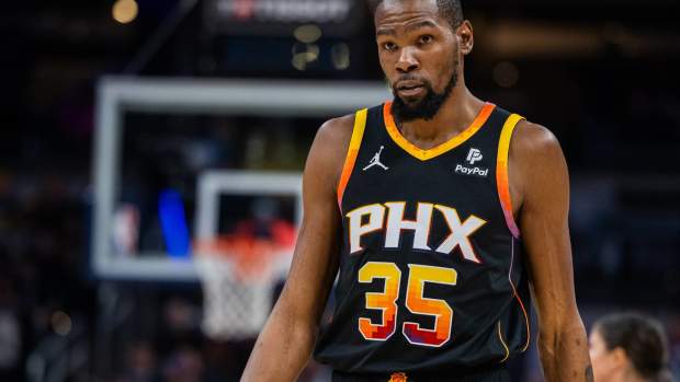 Phoenix Suns forward Kevin Durant (35) in the second half against the Indiana Pacers at Gainbridge Fieldhouse.