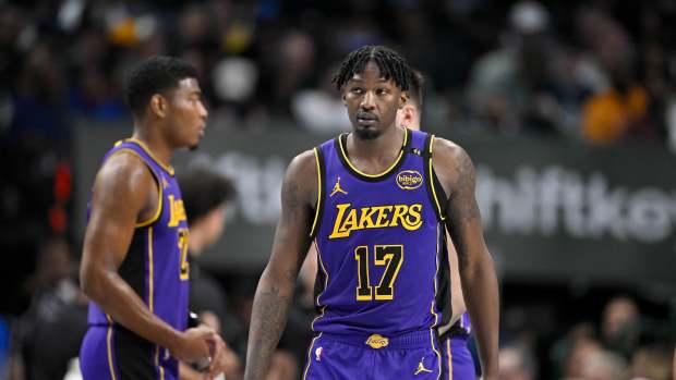 Los Angeles Lakers forward Dorian Finney-Smith (17) during the game between the Dallas Mavericks and the Los Angeles Lakers at American Airlines Center.