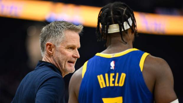 Golden State Warriors head coach Steve Kerr talks with guard Buddy Hield (7) against the Indiana Pacers in the first quarter at Chase Center.