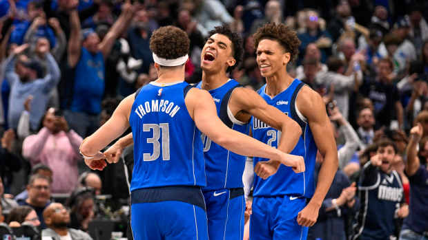 Dallas, Texas, USA; Dallas Mavericks guard Klay Thompson (31) and guard Max Christie (00) and forward Kessler Edwards (20) celebrates after Thompson makes a three point shot to take a one point lead during overtime against the Sacramento Kings at the American Airlines Center. Mandatory Credit: Jerome Miron-Imagn Images