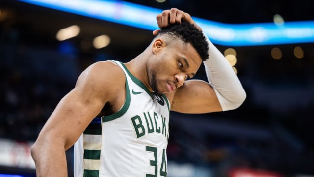 Giannis Antetokounmpo urges slumping Milwaukee Bucks to 'stay together'  amid boos from fans - Eurosport