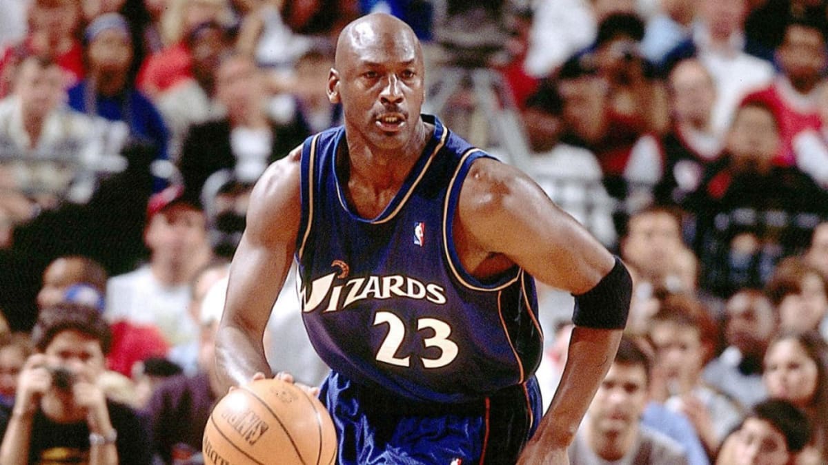 Michael Jordan Was In God Mode During The Bulls 72-10 Season: Played 82  Games, MVP, Finals MVP, All-NBA First-Team, And Scoring Leader - Fadeaway  World