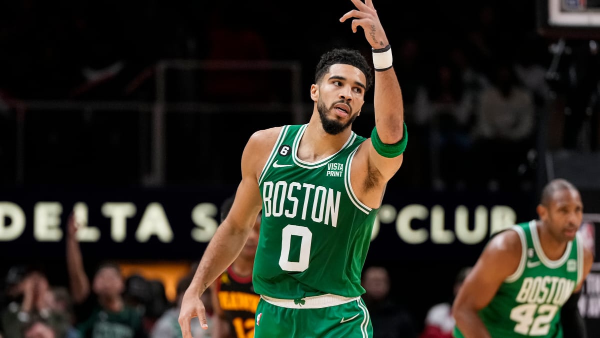 Jayson Tatum arrives for Game 2 in jacket honoring Kobe, Michael Jordan -  CBS Boston