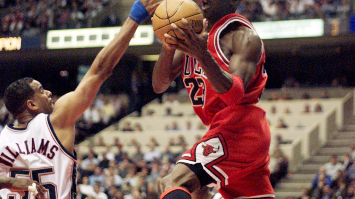 NBA Fan Posts A Clip Of 2 Minutes Of Michael Jordan Doing The Most Insane  Layups, Dunks, And Moves - Fadeaway World