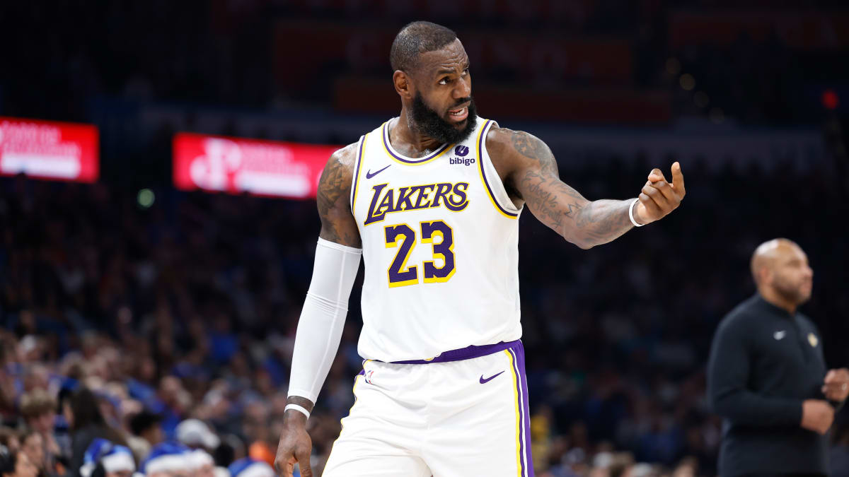 LeBron James Responds Twice To Questions About Lakers Trade Rumors: "I Love  Who We Have In The Locker Room" - Fadeaway World