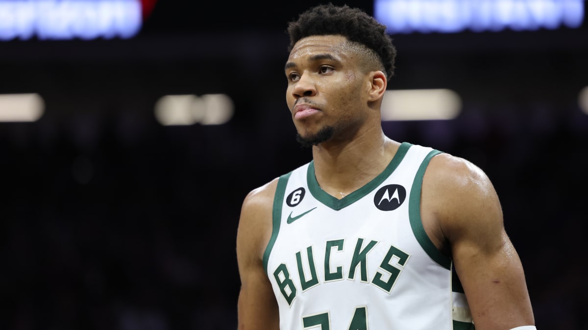 Giannis Antetokounmpo Signs Three-Year, $186 Million Contract Extension  With Milwaukee Bucks - Fadeaway World