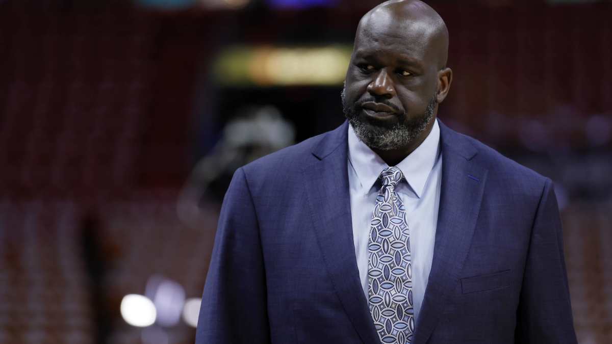 Shaquille O'Neal Defends Angel Reese, Threatens To Punch RGIII Over 'Monkey Post' - Fadeaway World