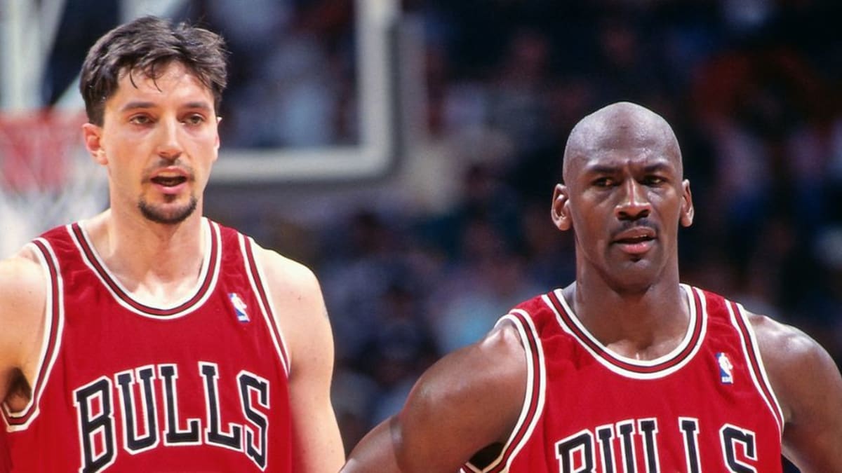 Toni kukoc michael jordan outlet