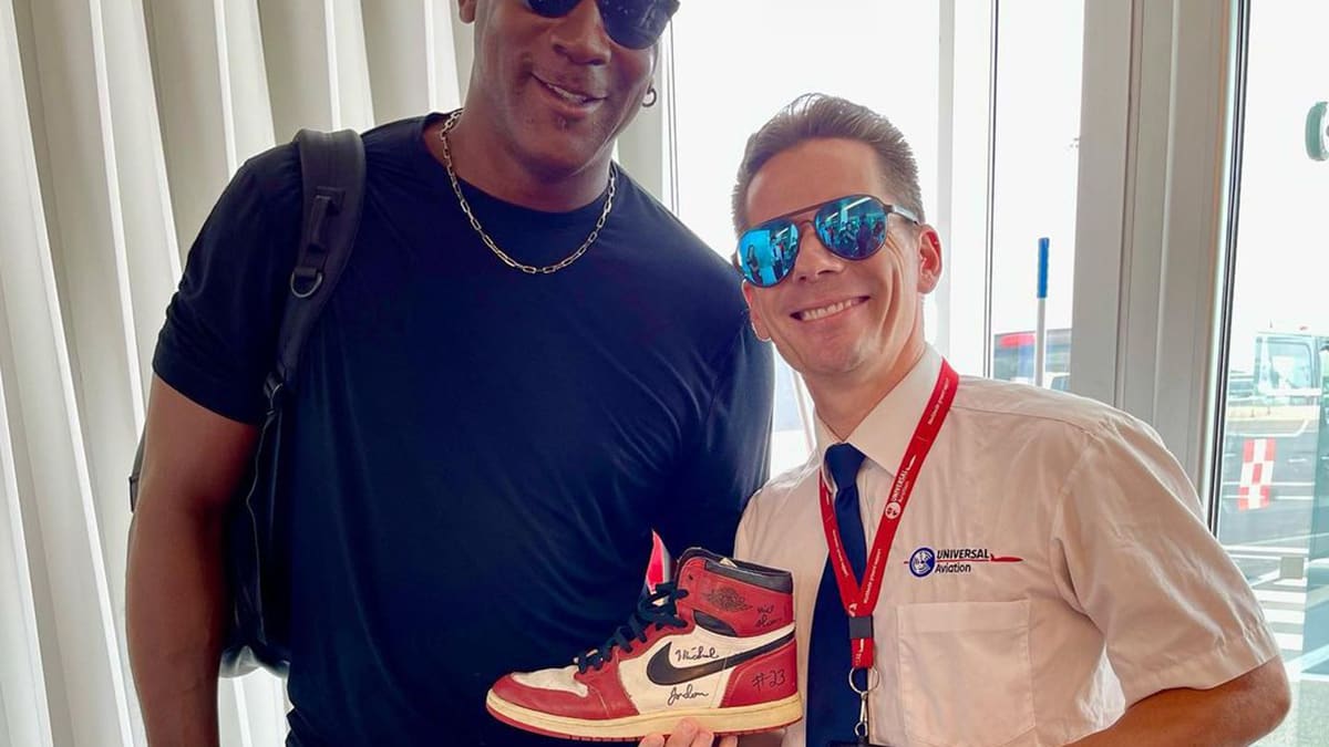 Michael jordan hotsell signed shoes