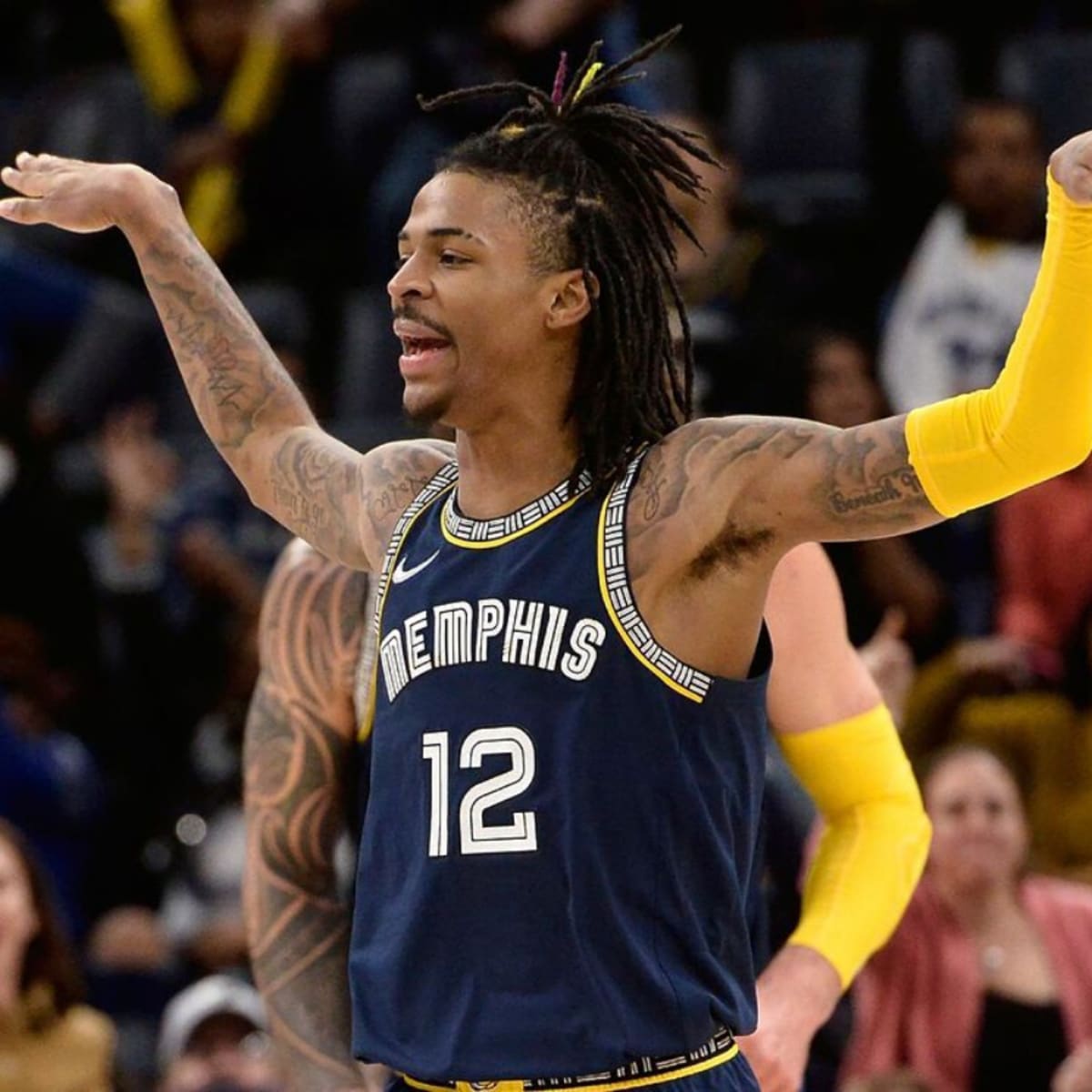 X \ CBS Sports HQ على X: Ja Morant is in ELITE company As rookies, the  ONLY players in NBA history to post 17 PPG, 6 APG while shooting 35% from 3