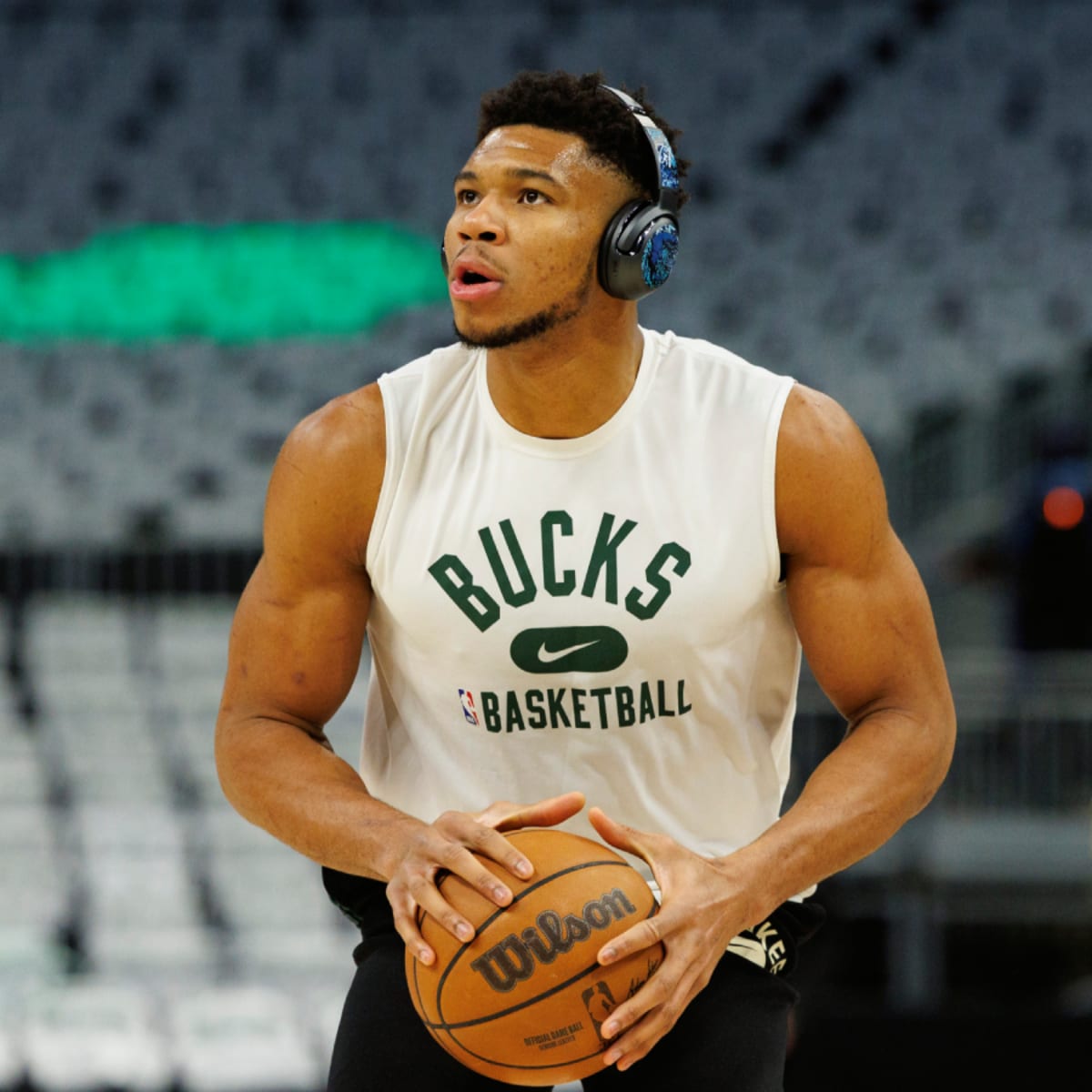 How Giannis Antetokounmpo's height combined with quickness off the dribble  made him the only current NBA superstar to be elite without a 3-pt shot