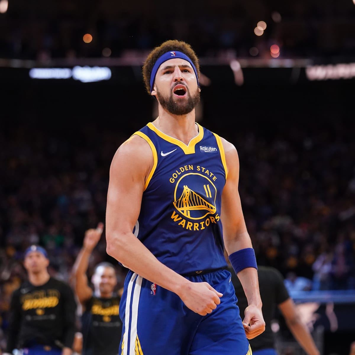 Klay Thompson gets hypnotized by magician at Dodgers Stadium