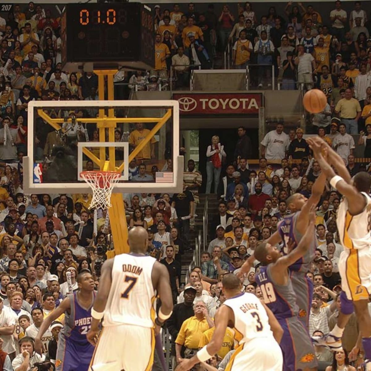 Kobe Bryant Amazing Buzzer Beater 