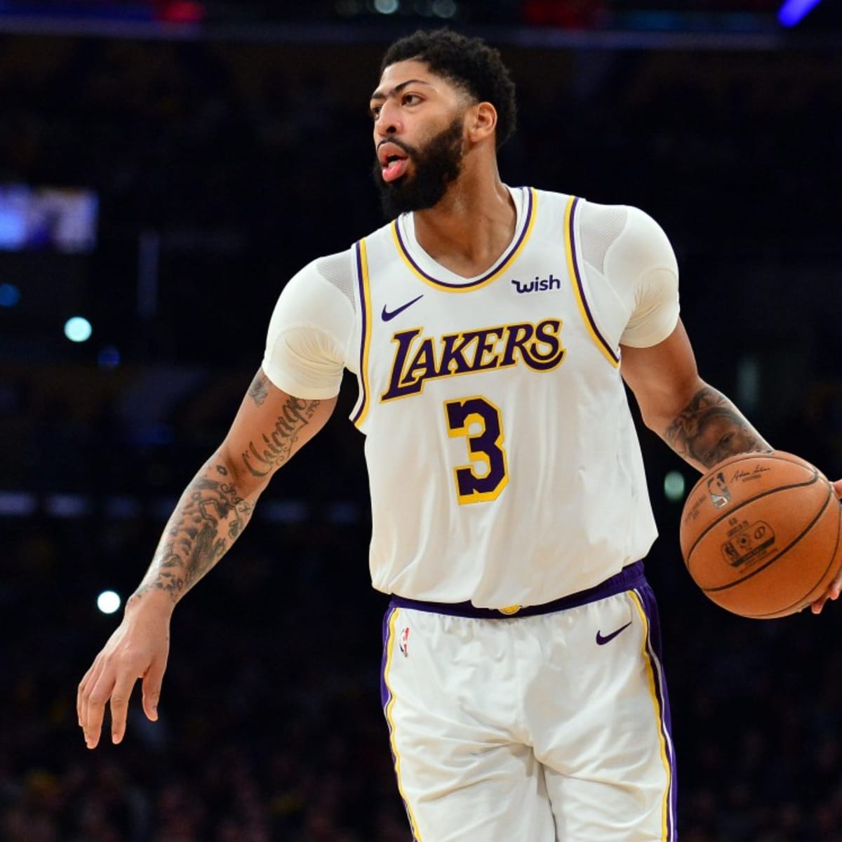 Lakers' Anthony Davis says injury history played a role in signing a  five-year, $190 million deal 