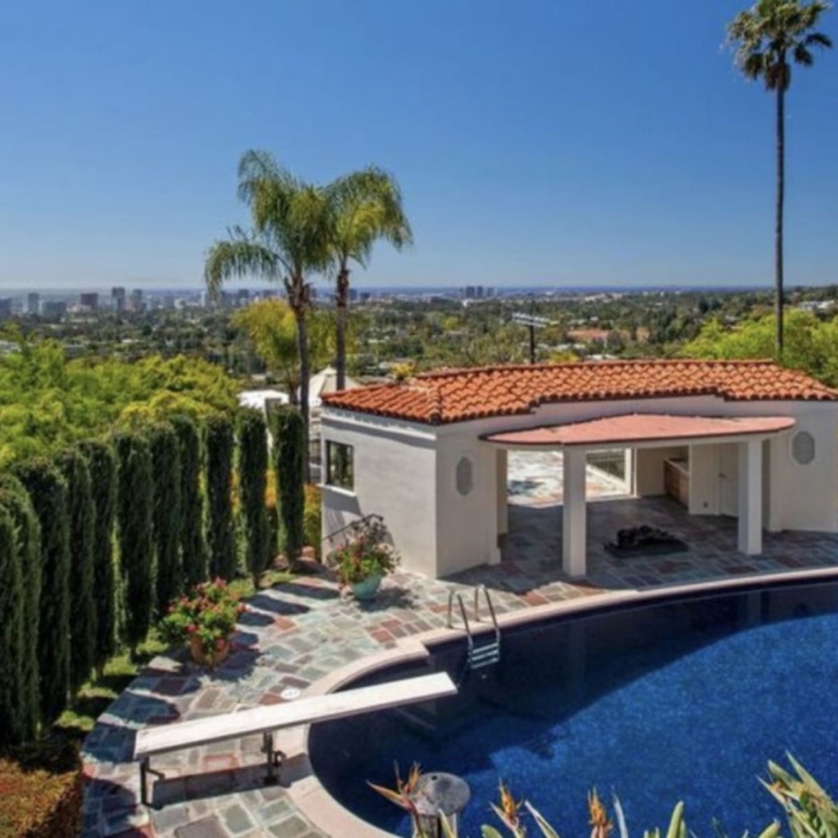 Lebron James Bought Amazing 39 000 000 Beverly Hills Mansion Fadeaway World