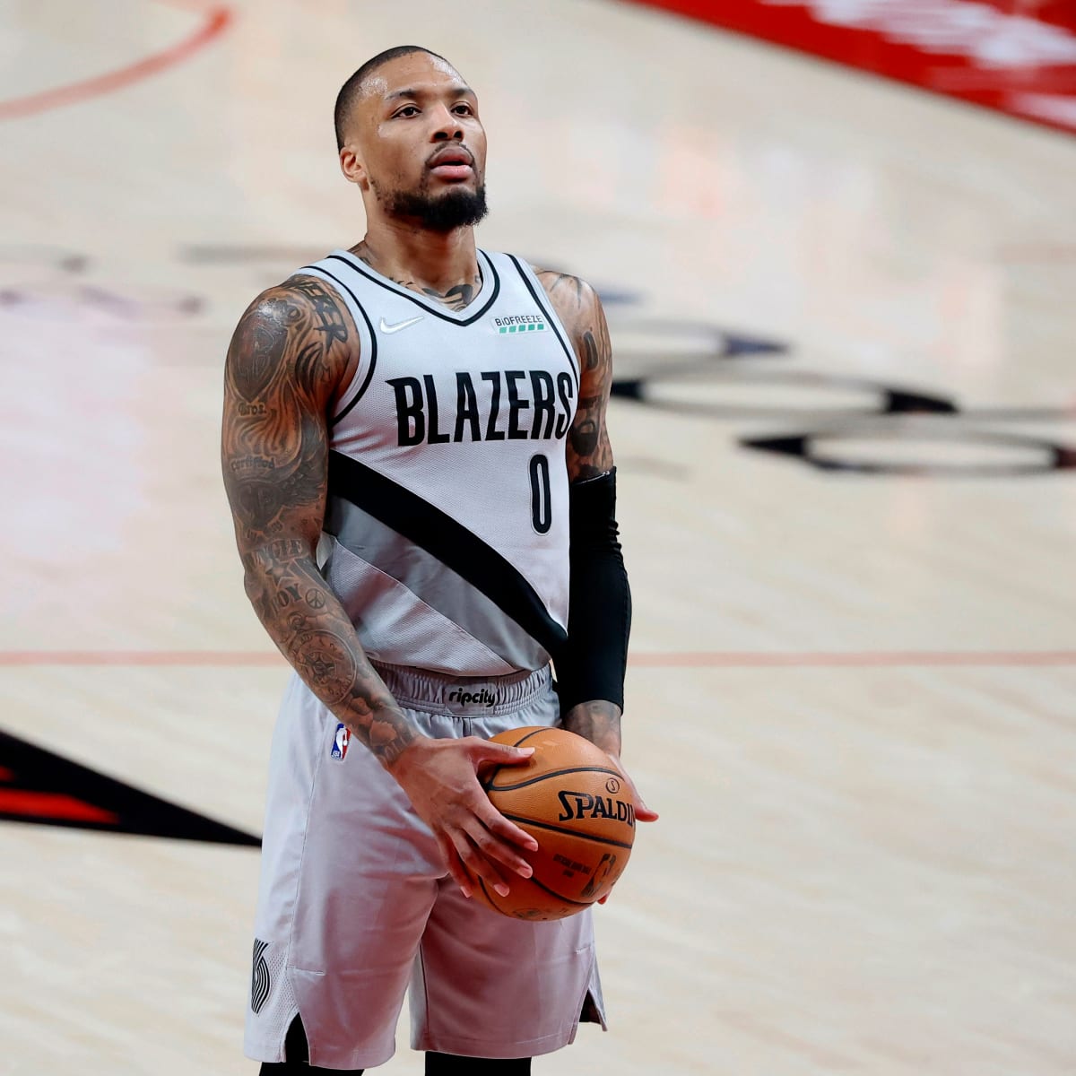 Thank God Damian Lillard missed”: Austin Rivers is hilariously seen praying  for Blazers MVP to miss amidst historic 55-point night in Game 5 win - The  SportsRush