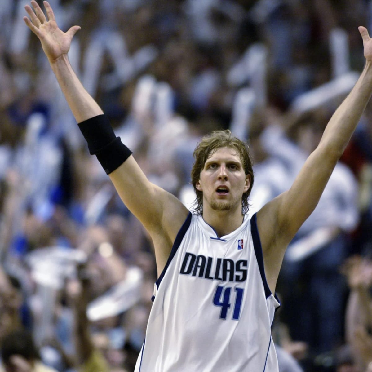 Dirk Nowitzki Thanked Mavericks Owner Mark Cuban During His Jersey  Retirement Speech