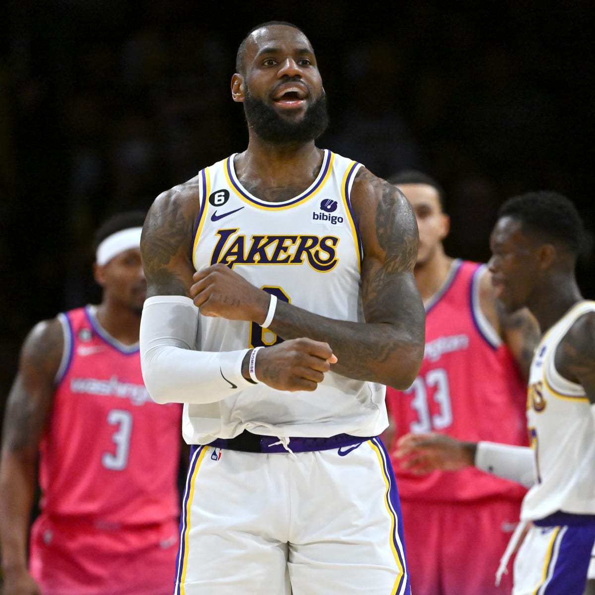 LeBron James Told The Lakers Coaching Staff To To Give Him The Board To Draw  Up Final Possession Against Mavs, Fadeaway World